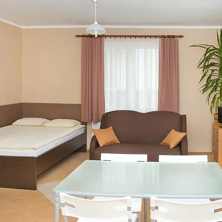 アパート Family Homes - *