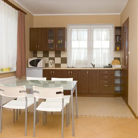 Family Homes - アパート *